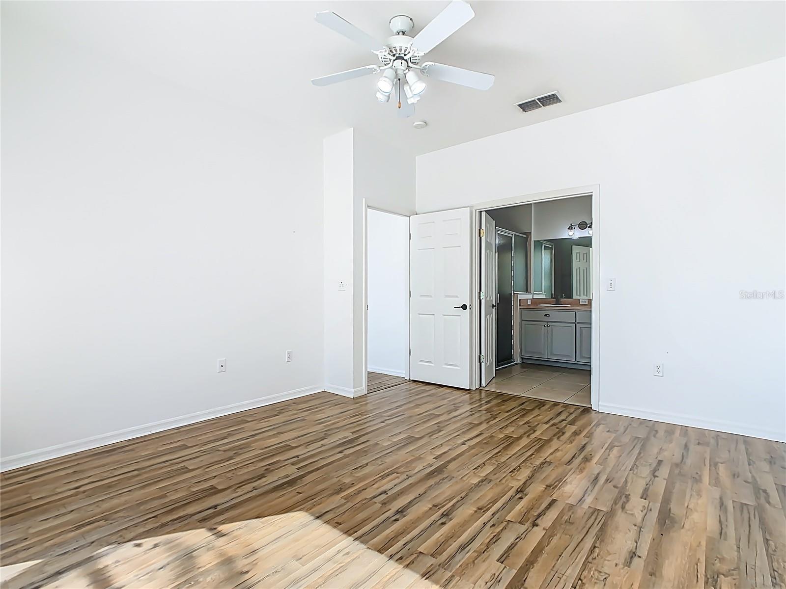 Image 20 of 45 For 2944 Sunset Vista Boulevard