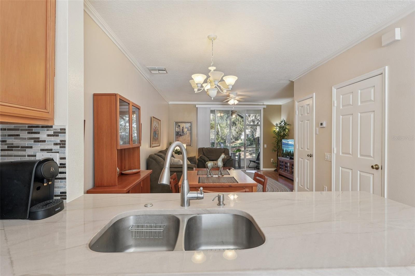 Image 10 of 24 For 922 Vineland Place