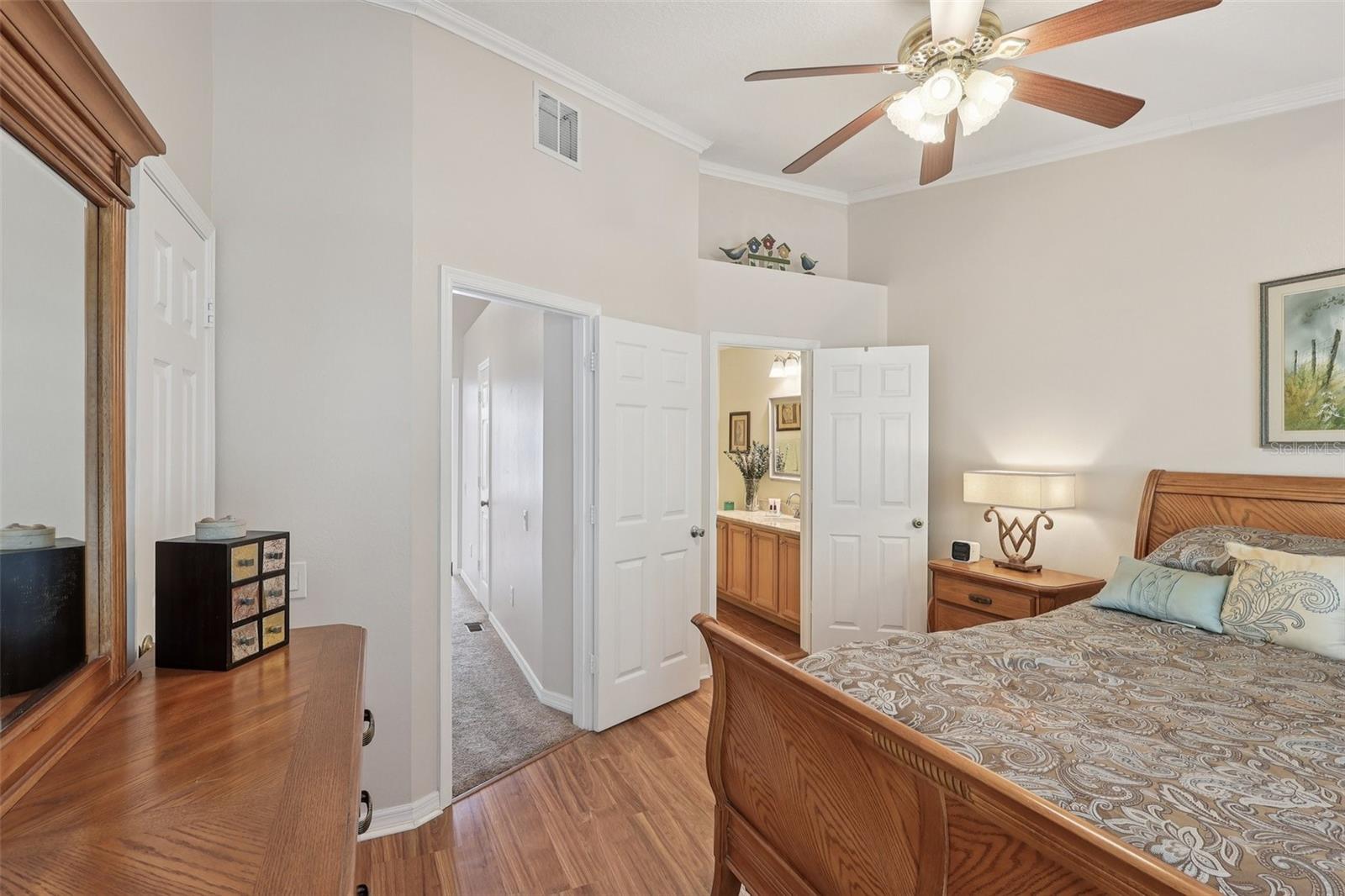 Image 17 of 24 For 922 Vineland Place