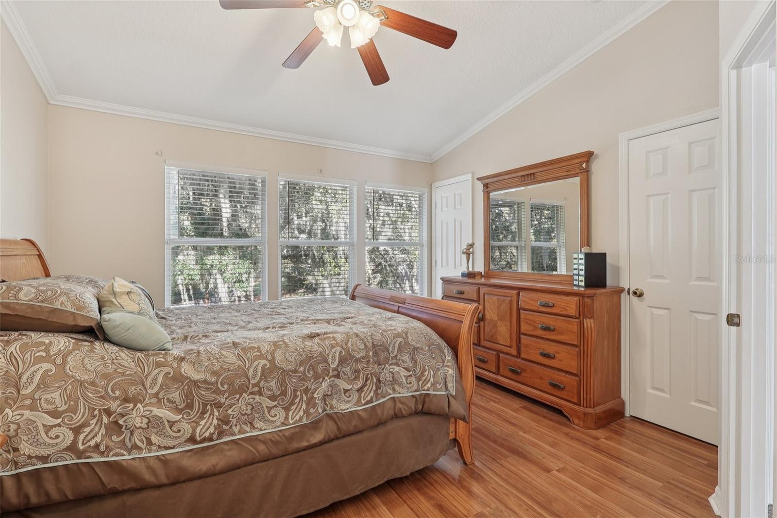 Image 18 of 24 For 922 Vineland Place