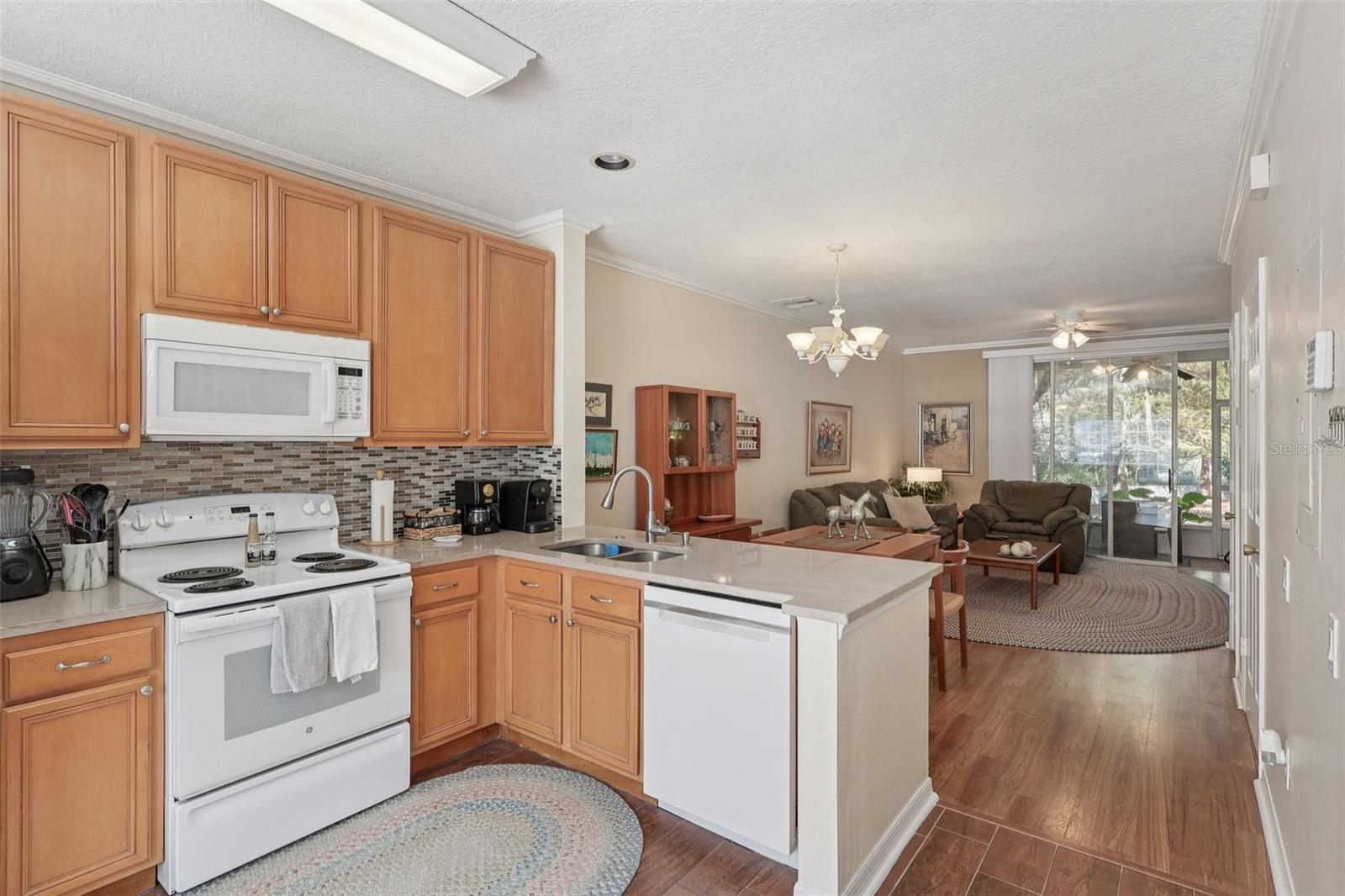 Image 3 of 24 For 922 Vineland Place