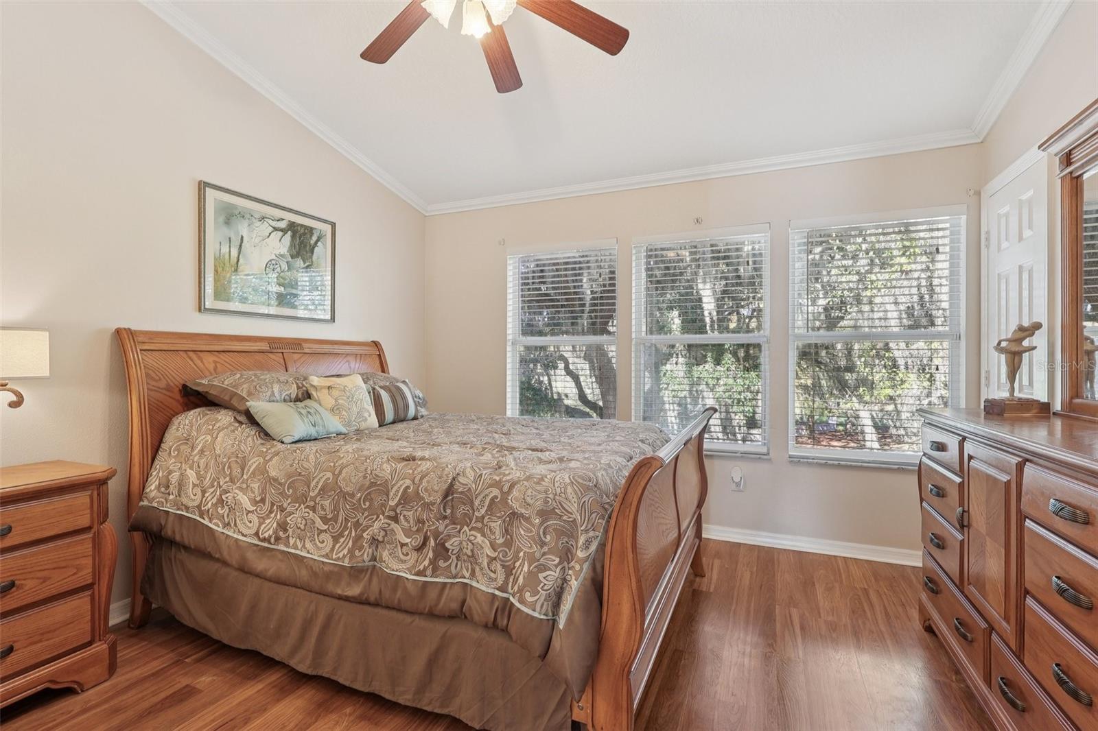 Image 5 of 24 For 922 Vineland Place