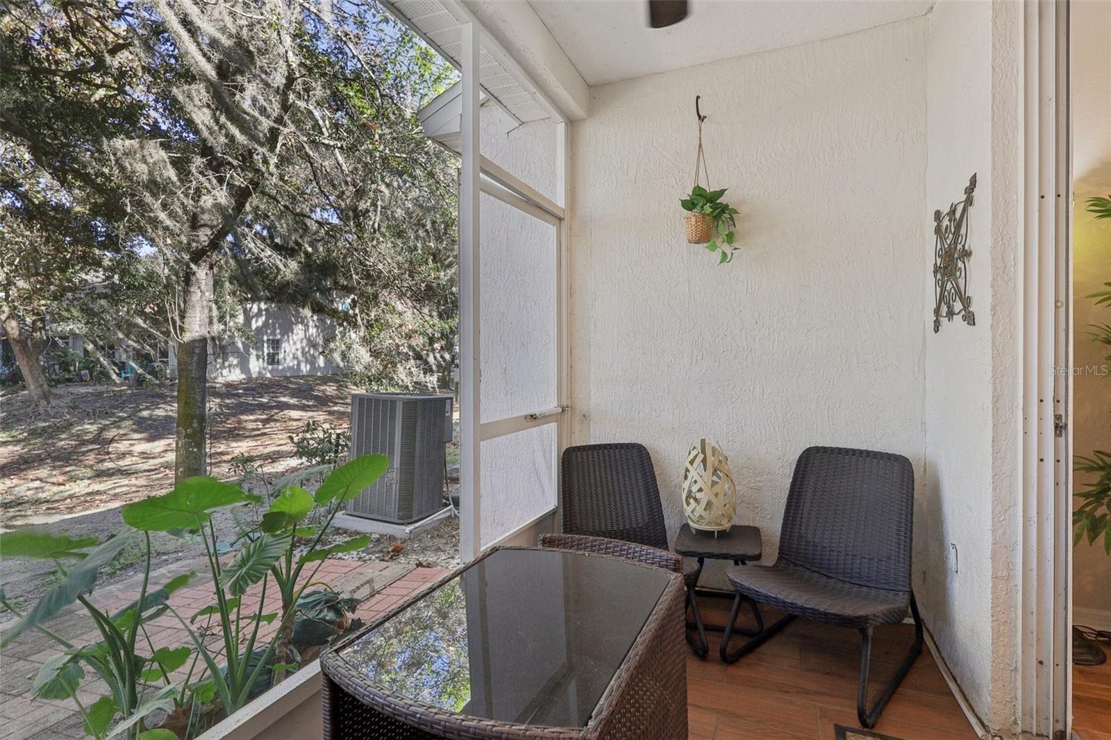 Image 8 of 24 For 922 Vineland Place