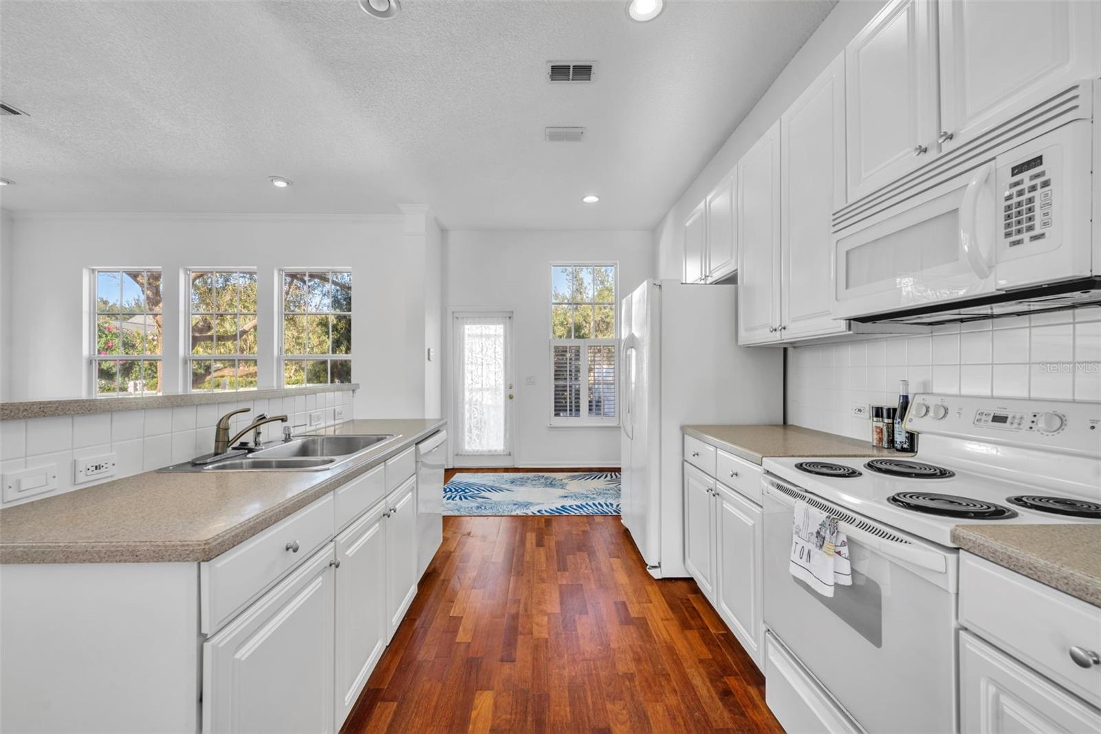 Image 16 of 45 For 107 Grinnell Place