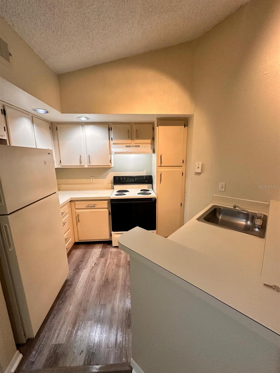 Image 4 of 15 For 4540 Commander Drive 2235