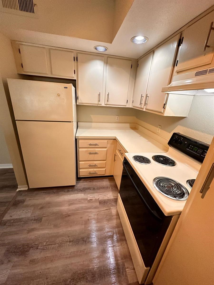 Image 5 of 15 For 4540 Commander Drive 2235