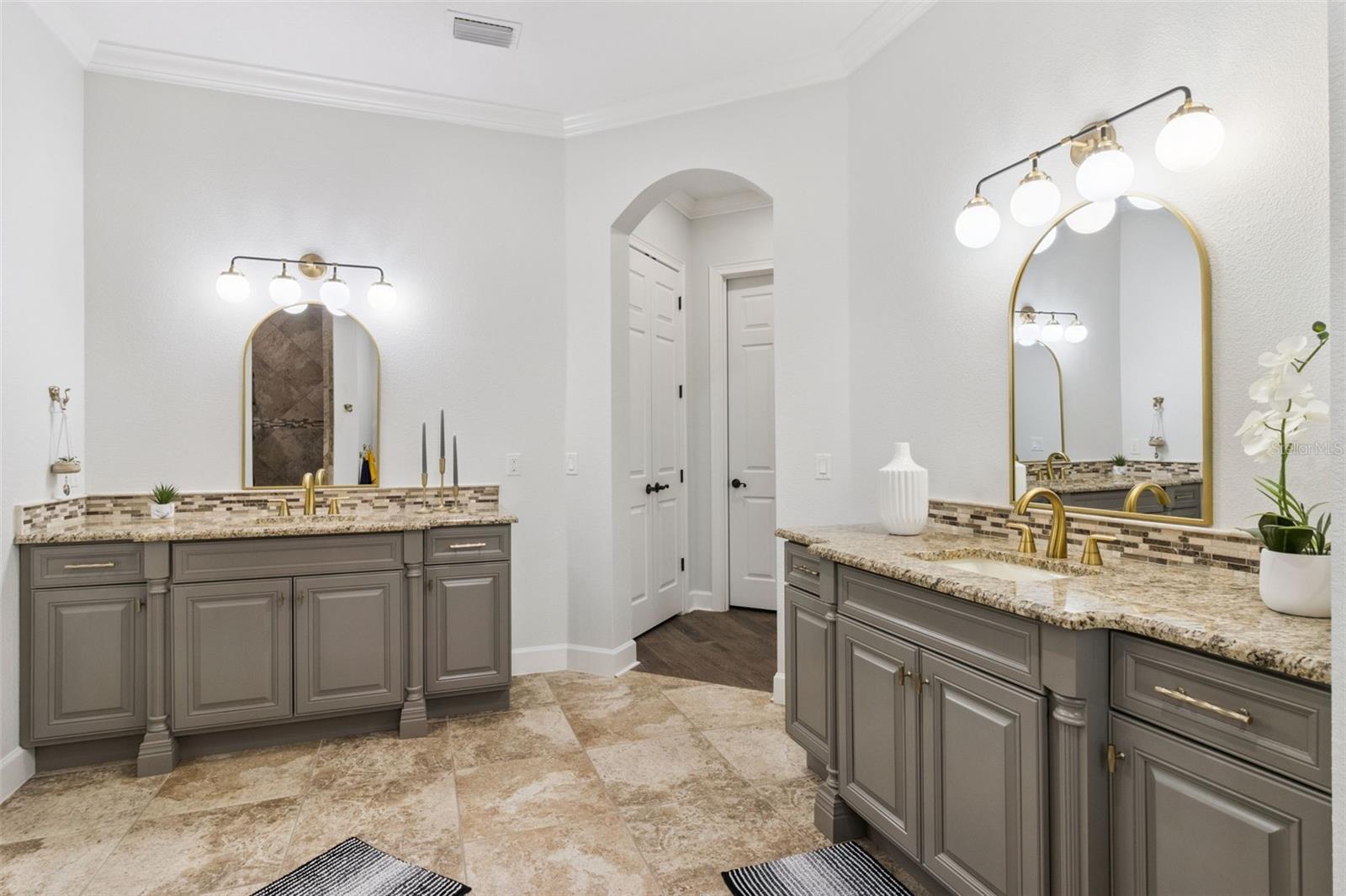 Image 30 of 80 For 14806 Tanja King Boulevard