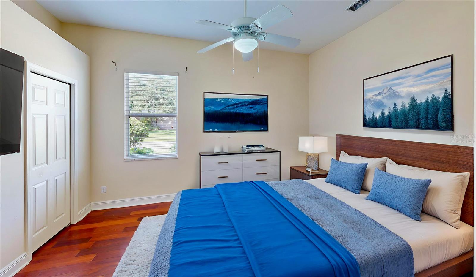 Image 11 of 51 For 586 Huntington Pines Drive