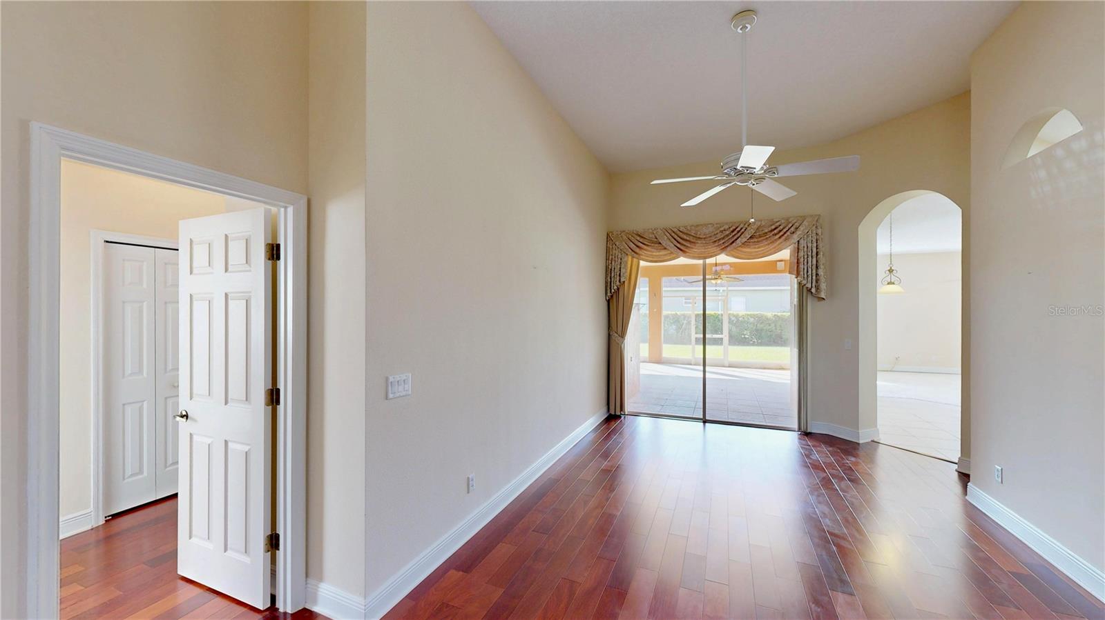 Image 33 of 51 For 586 Huntington Pines Drive