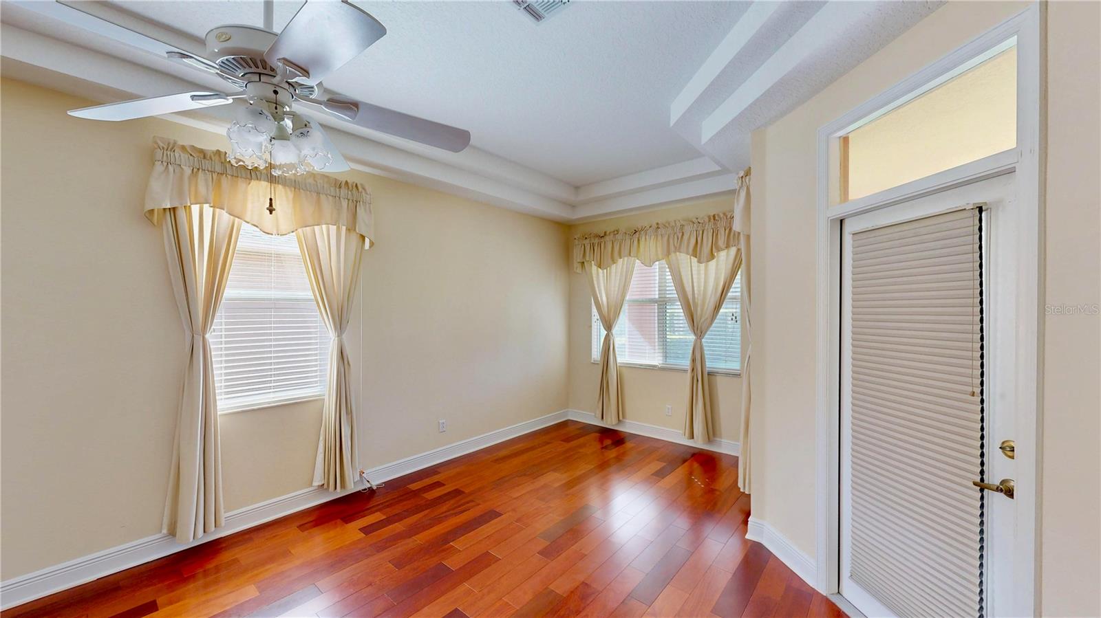 Image 37 of 51 For 586 Huntington Pines Drive