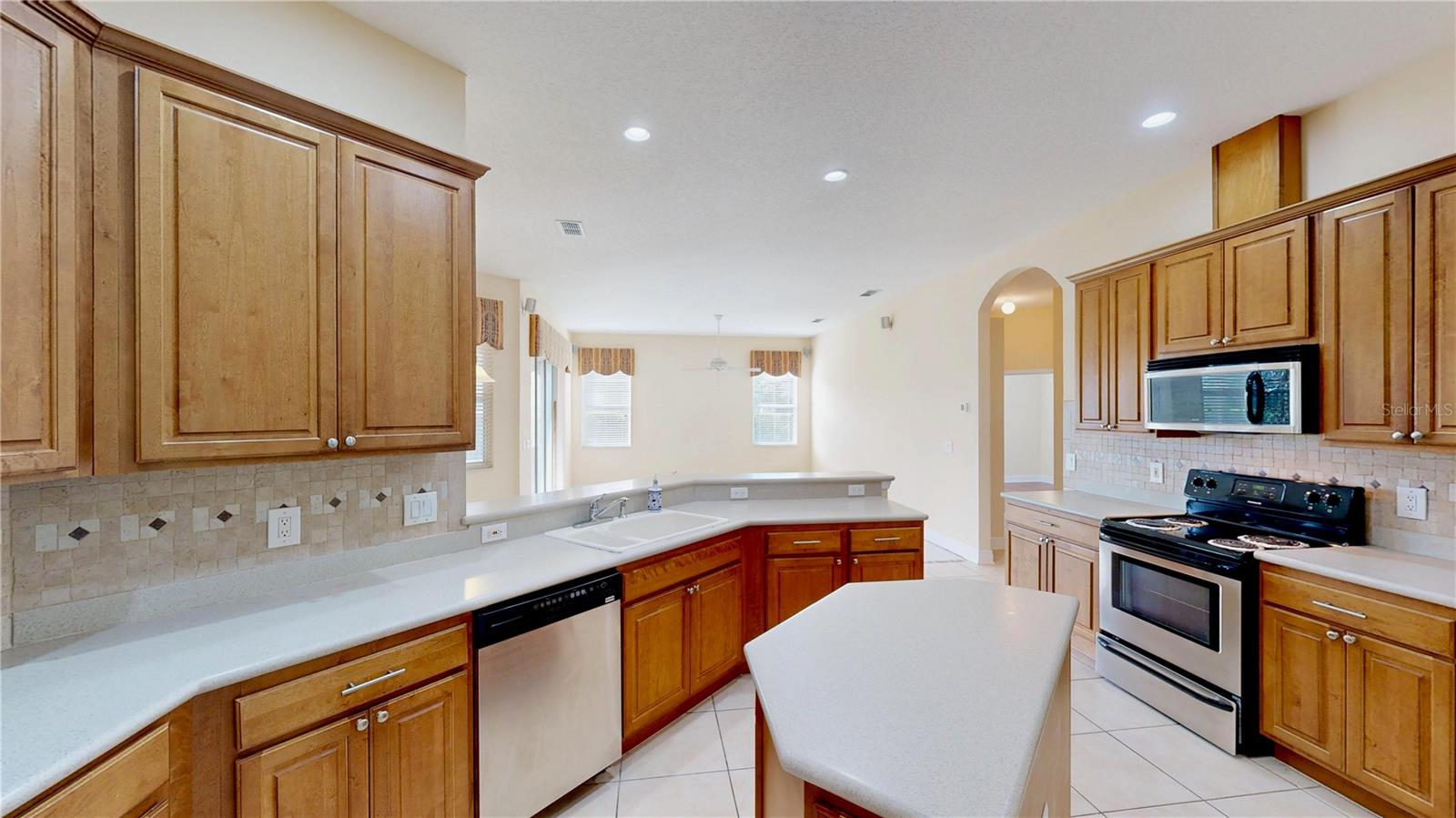 Image 6 of 51 For 586 Huntington Pines Drive