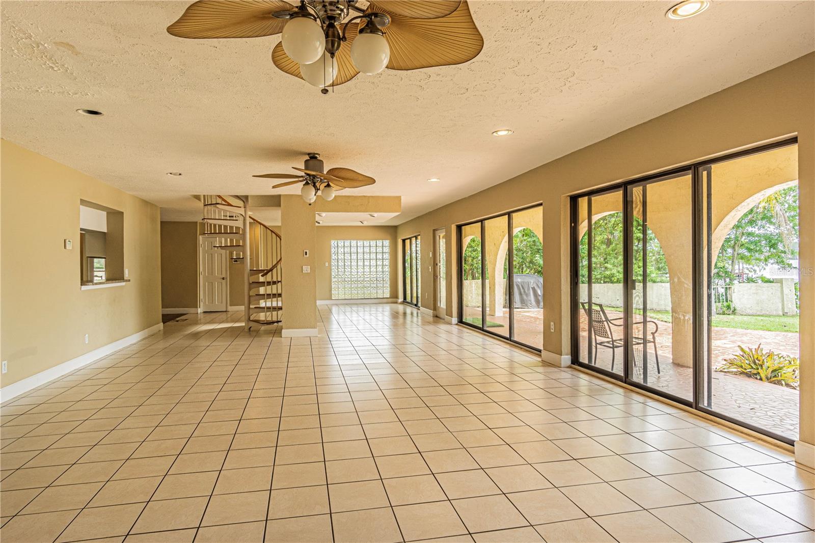 Image 25 of 51 For 18129 Crawley Road 1