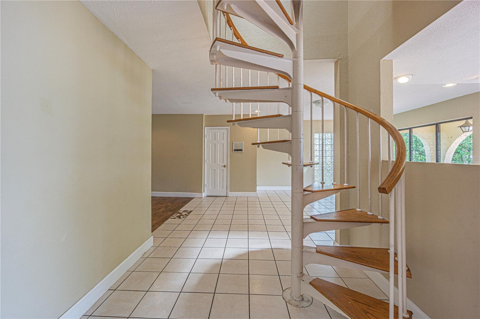 Image 32 of 51 For 18129 Crawley Road 1