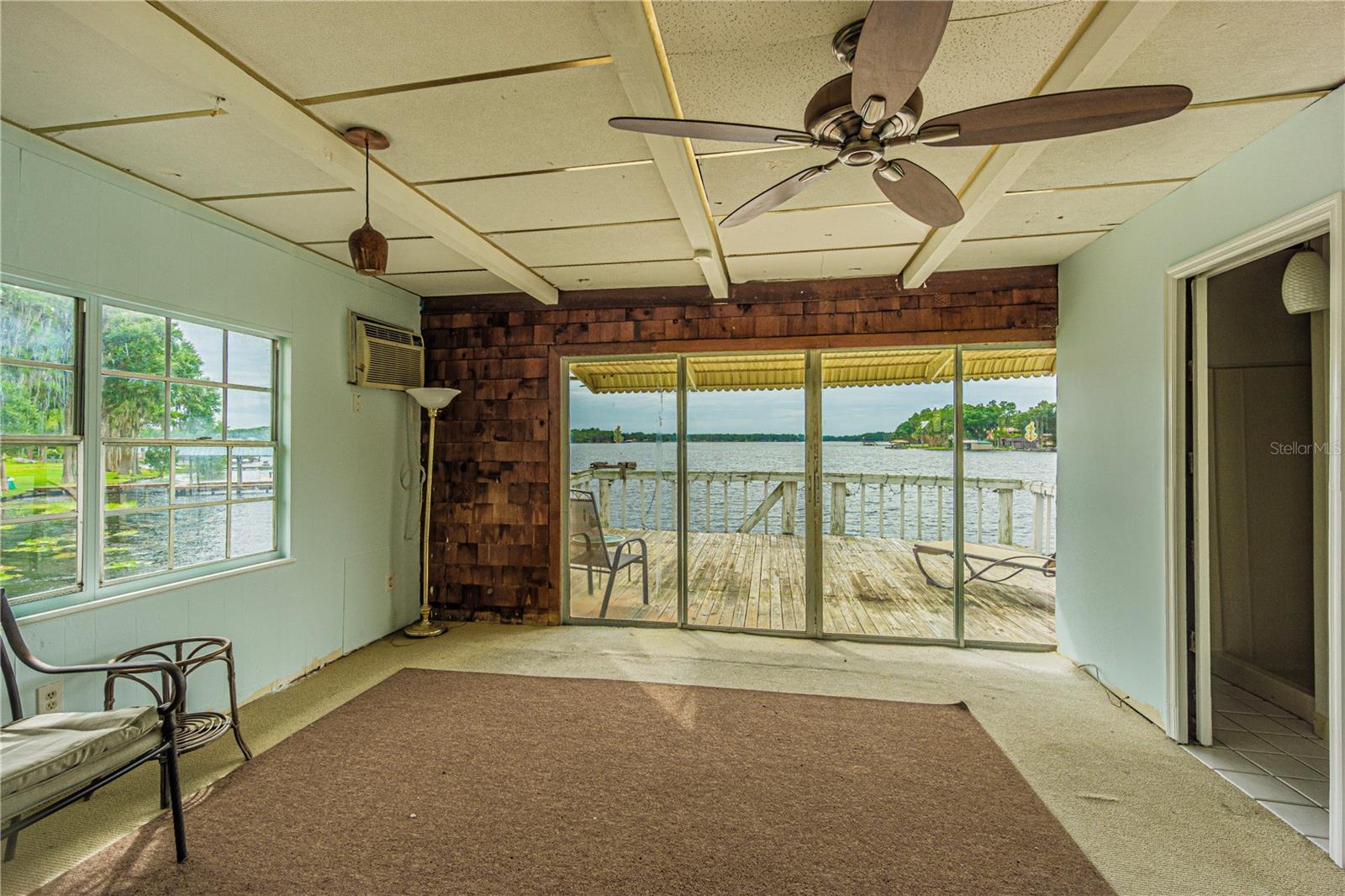 Image 40 of 51 For 18129 Crawley Road 1