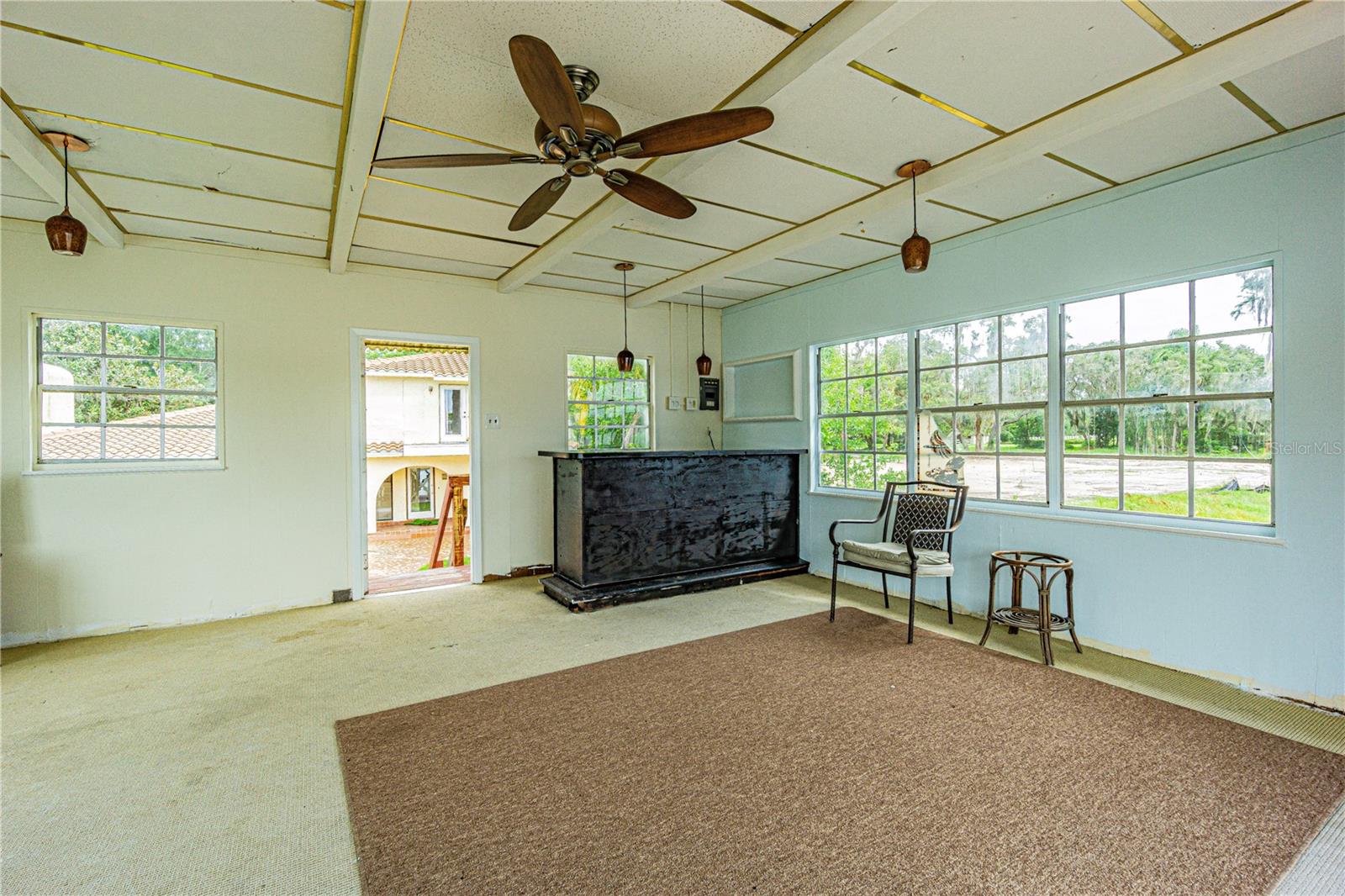 Image 42 of 51 For 18129 Crawley Road 1