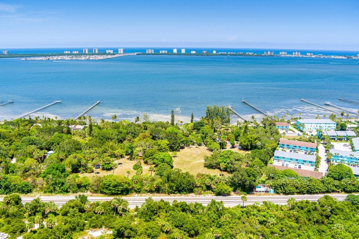 Listing photo id 31 for 13377 Indian River Dr