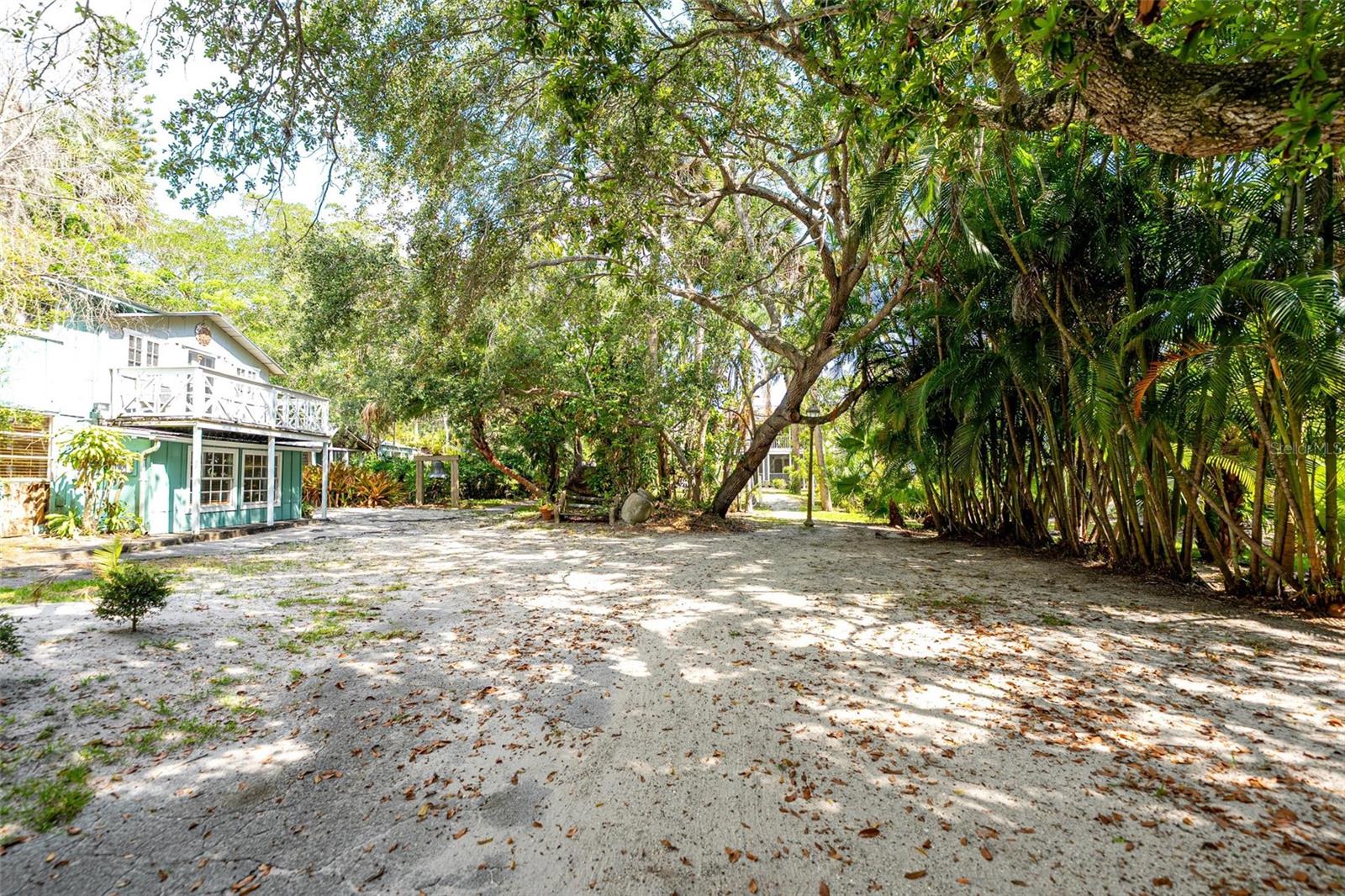 Listing photo id 32 for 13377 Indian River Dr