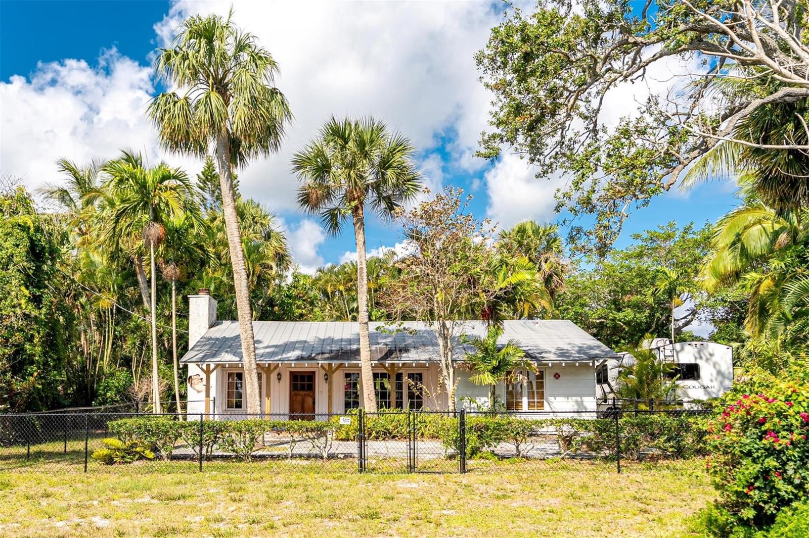 Listing photo id 3 for 13377 Indian River Dr