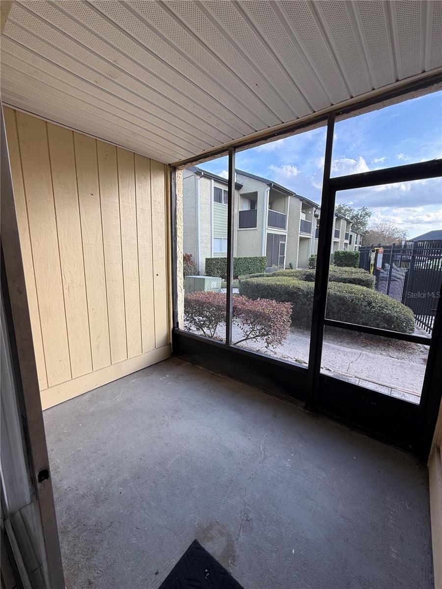 Image 10 of 14 For 942 Lake Destiny Road B