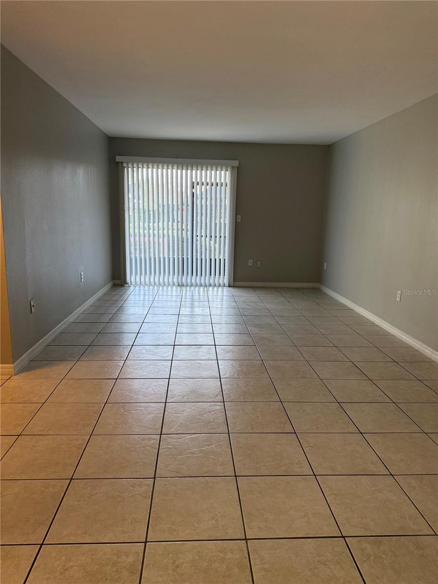 Image 3 of 14 For 942 Lake Destiny Road B