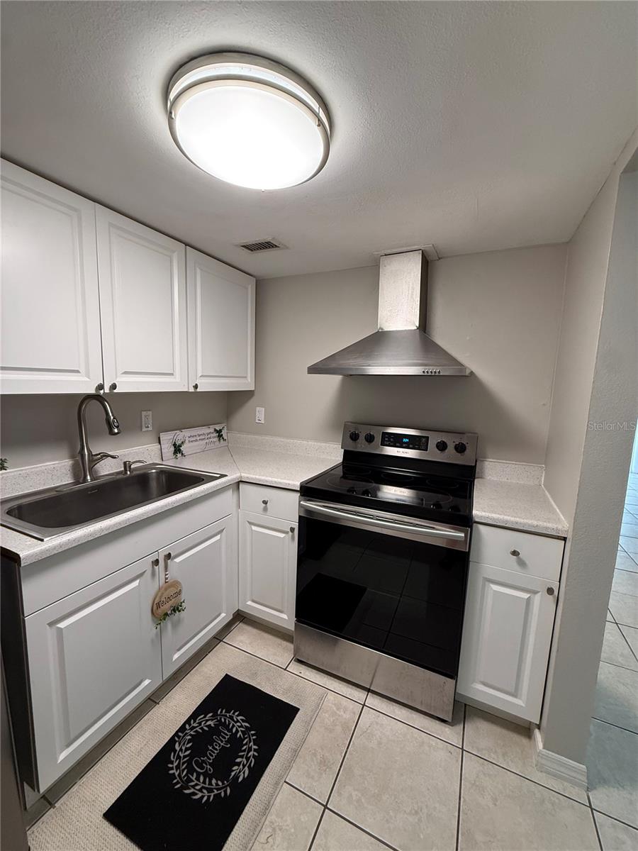 Image 5 of 14 For 942 Lake Destiny Road B