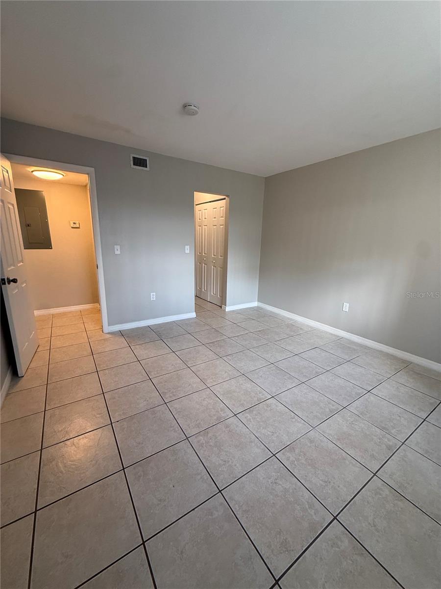 Image 8 of 14 For 942 Lake Destiny Road B