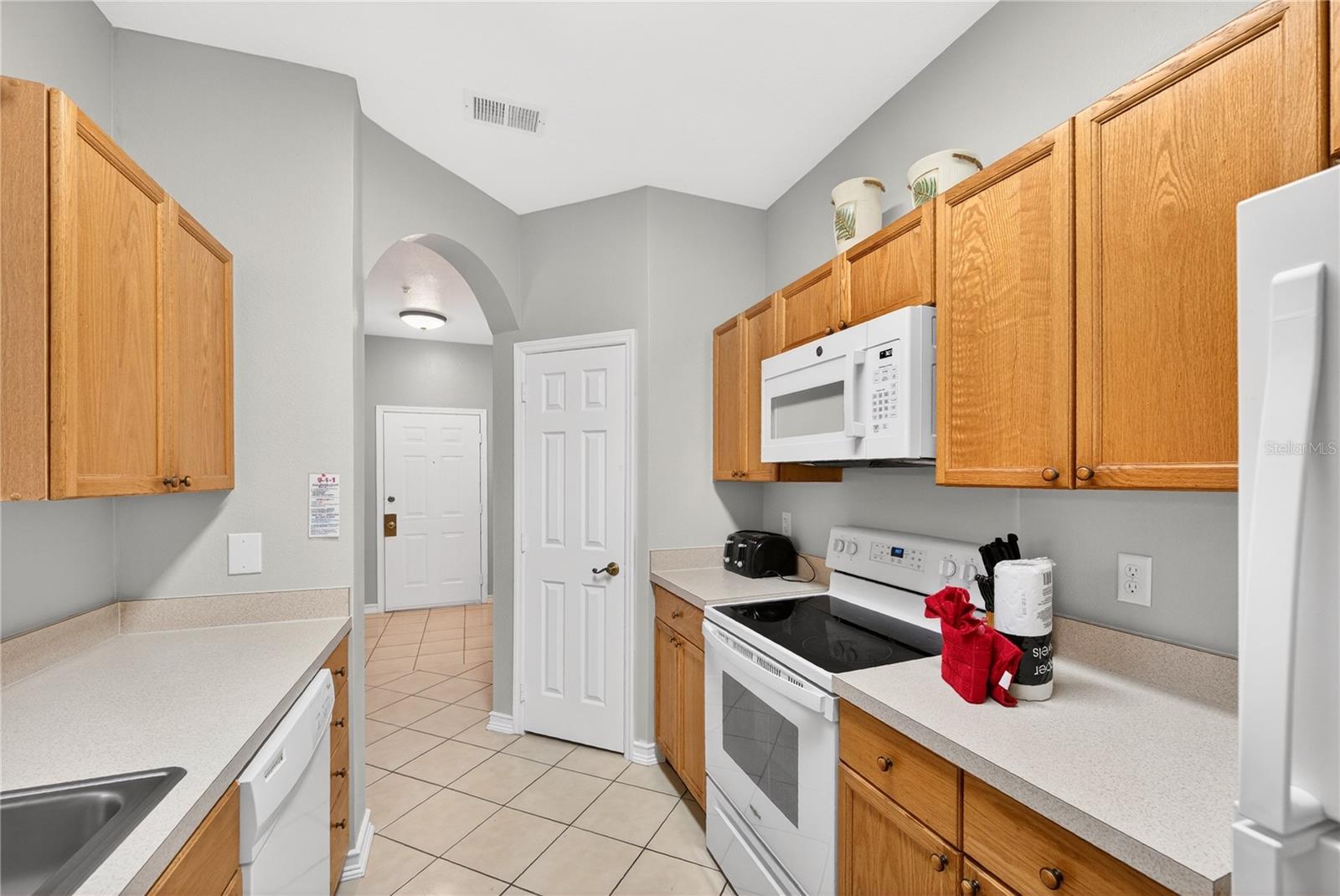 Image 10 of 52 For 8101 Coconut Palm Way 203