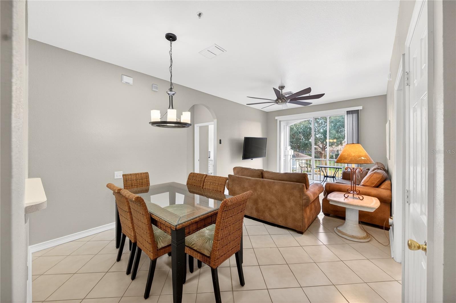 Image 11 of 52 For 8101 Coconut Palm Way 203