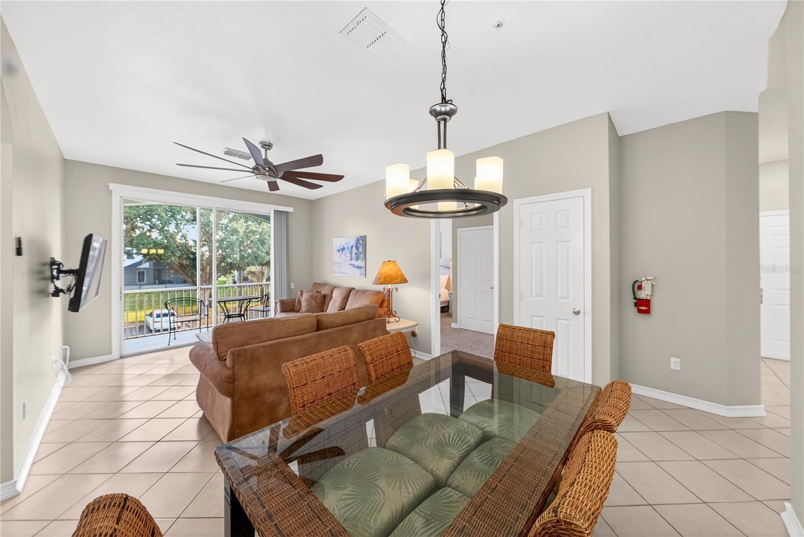 Image 12 of 52 For 8101 Coconut Palm Way 203