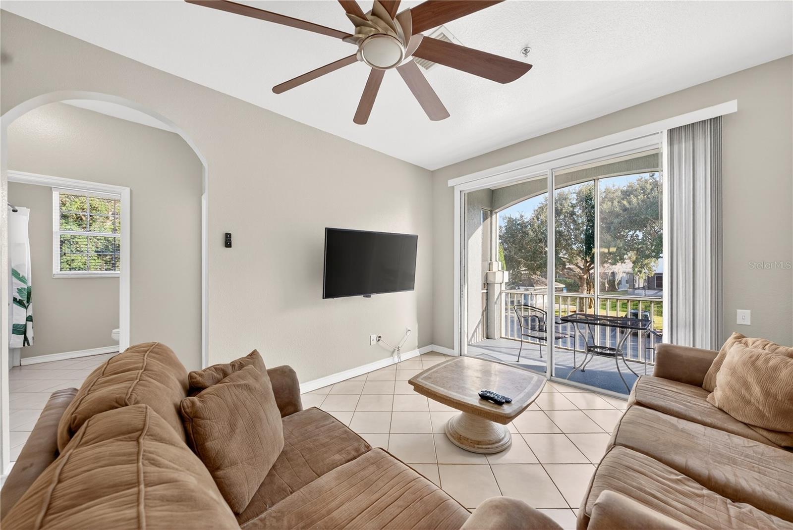 Image 15 of 52 For 8101 Coconut Palm Way 203