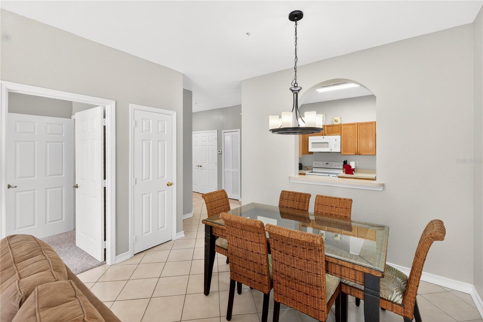 Image 17 of 52 For 8101 Coconut Palm Way 203