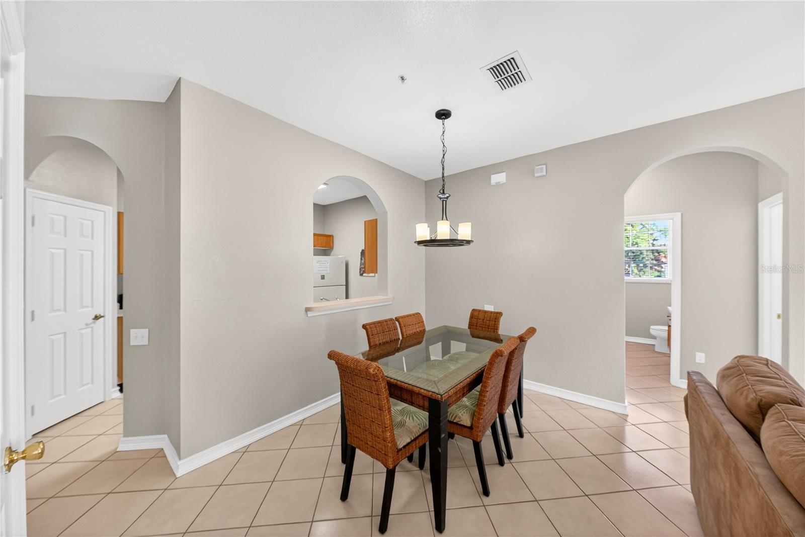 Image 18 of 52 For 8101 Coconut Palm Way 203