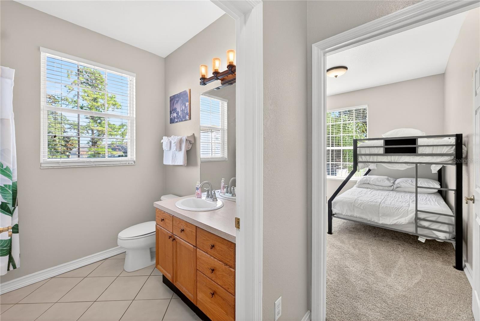 Image 21 of 52 For 8101 Coconut Palm Way 203