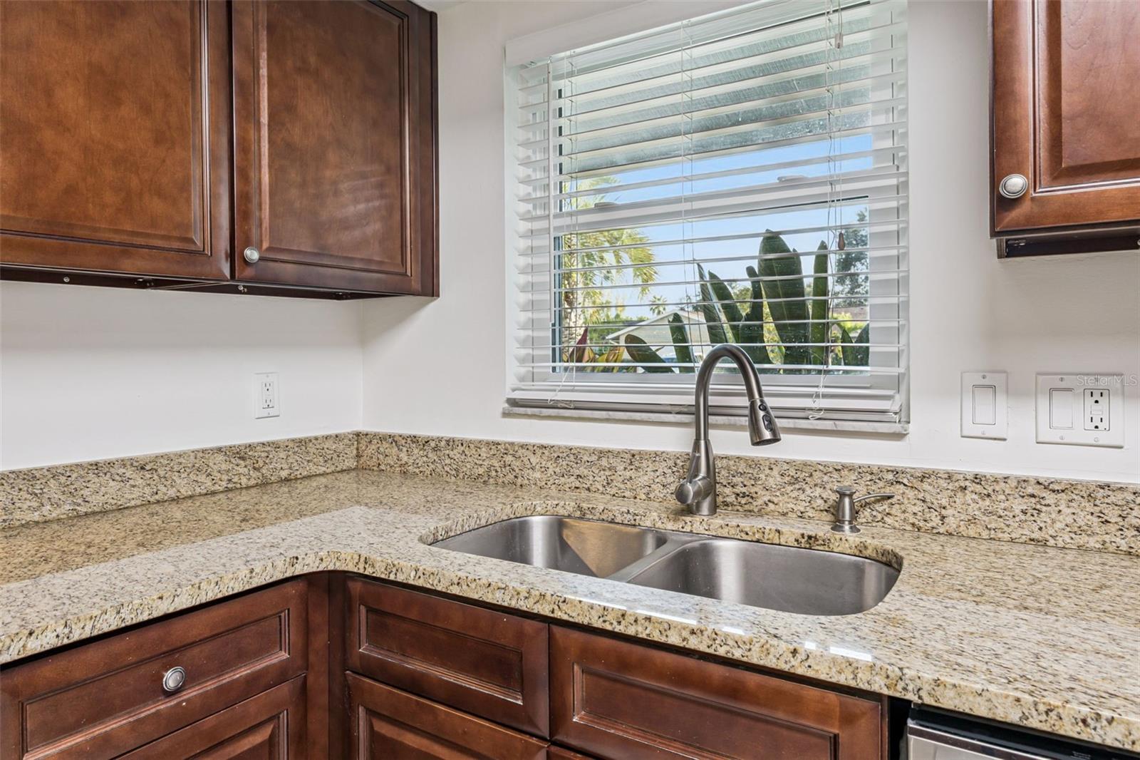 Image 15 of 43 For 5119 Lazy Lake Circle