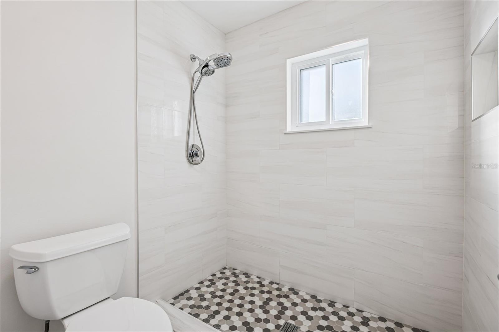 Image 23 of 43 For 5119 Lazy Lake Circle