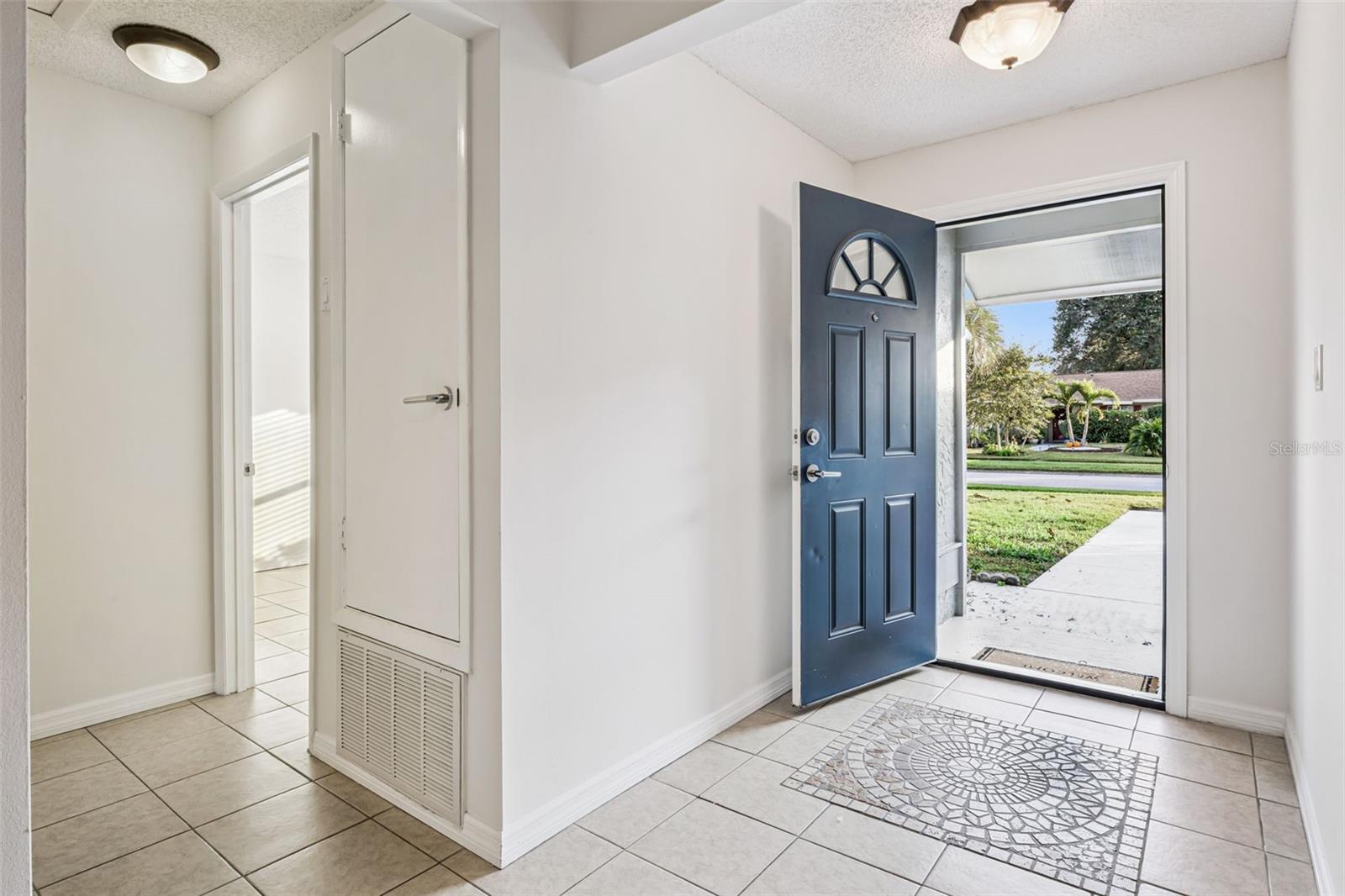 Image 4 of 43 For 5119 Lazy Lake Circle