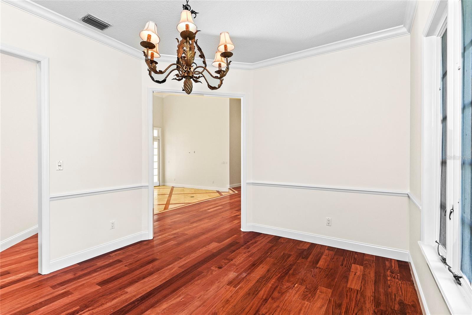 Image 10 of 44 For 519 Park North Court