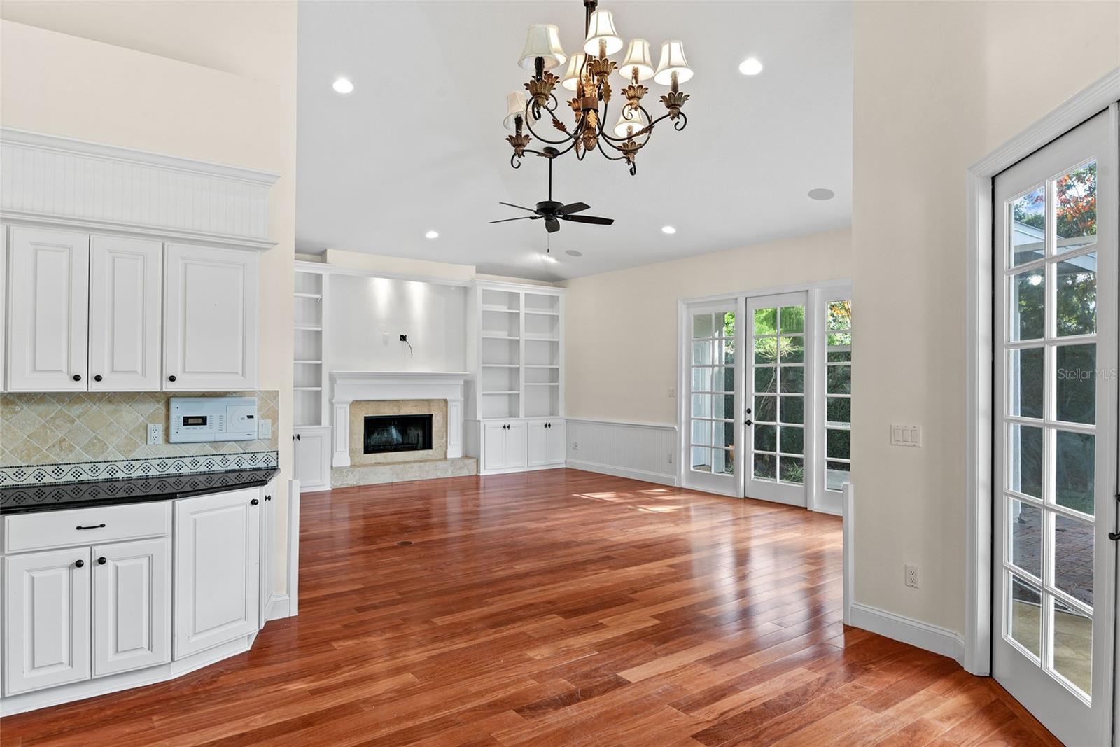 Image 11 of 44 For 519 Park North Court