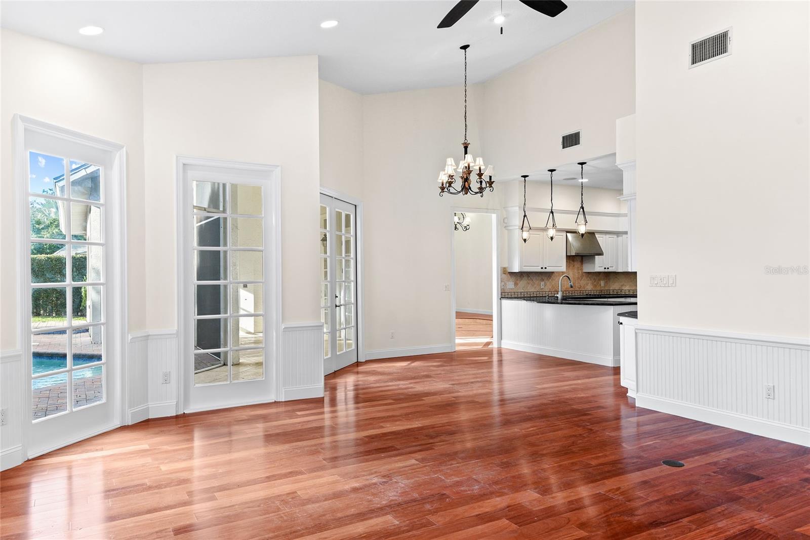 Image 15 of 44 For 519 Park North Court