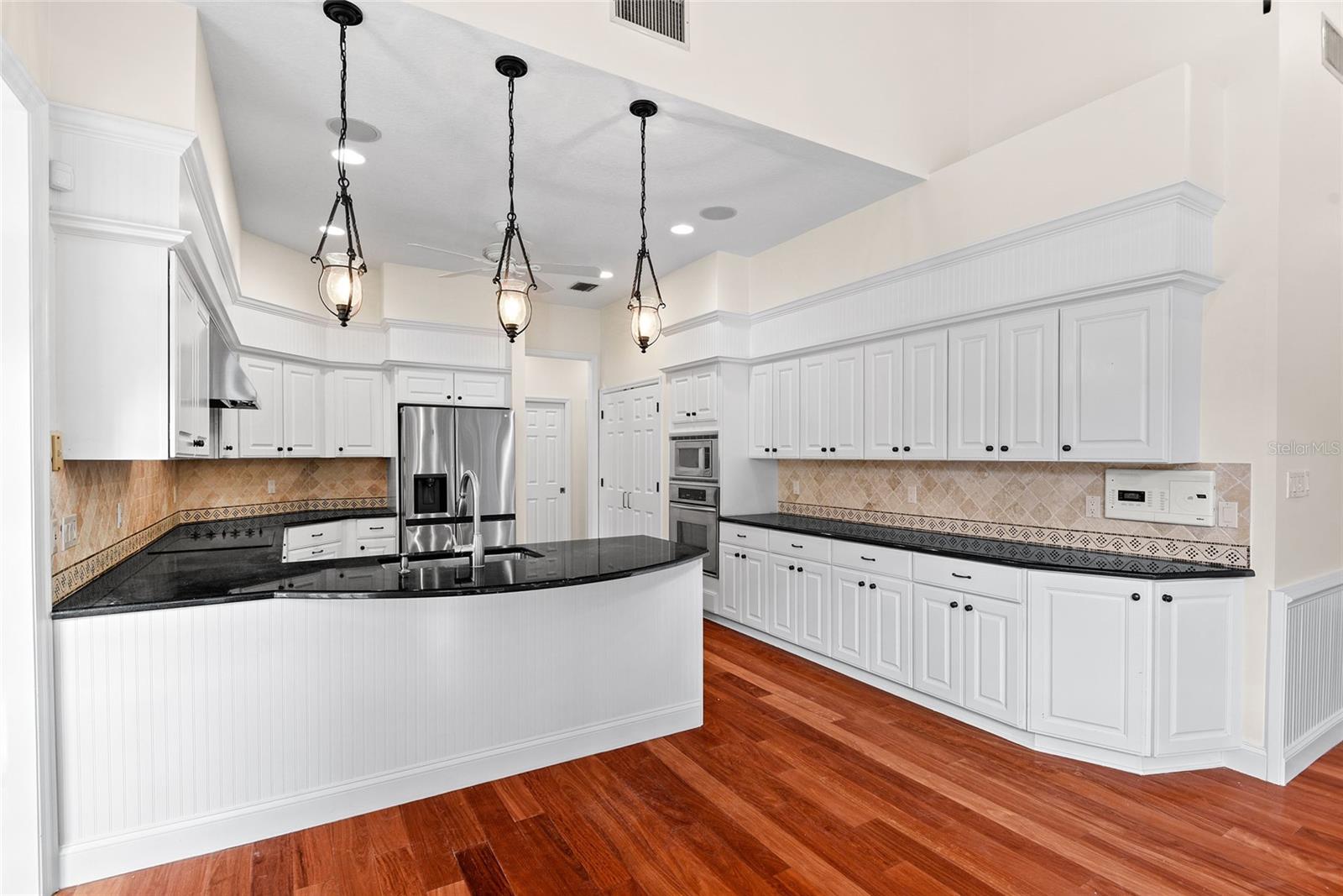 Image 18 of 44 For 519 Park North Court