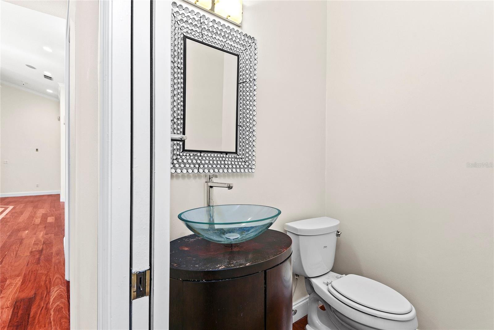 Image 21 of 44 For 519 Park North Court