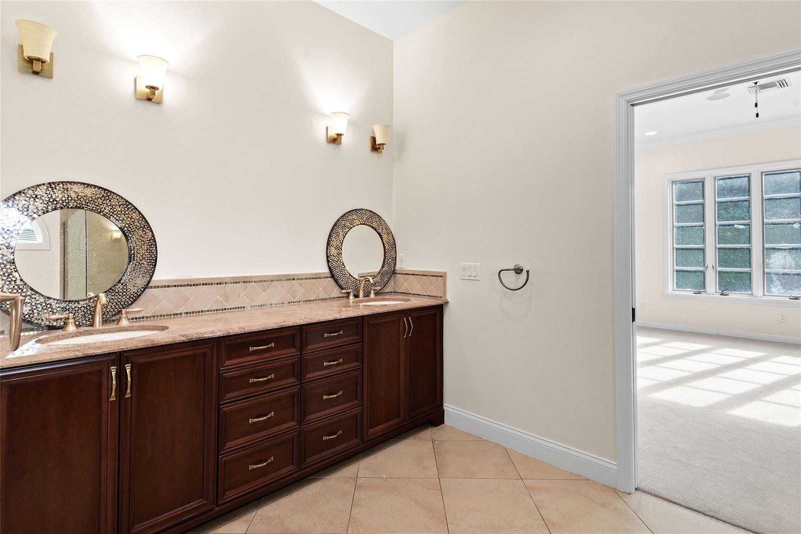 Image 26 of 44 For 519 Park North Court