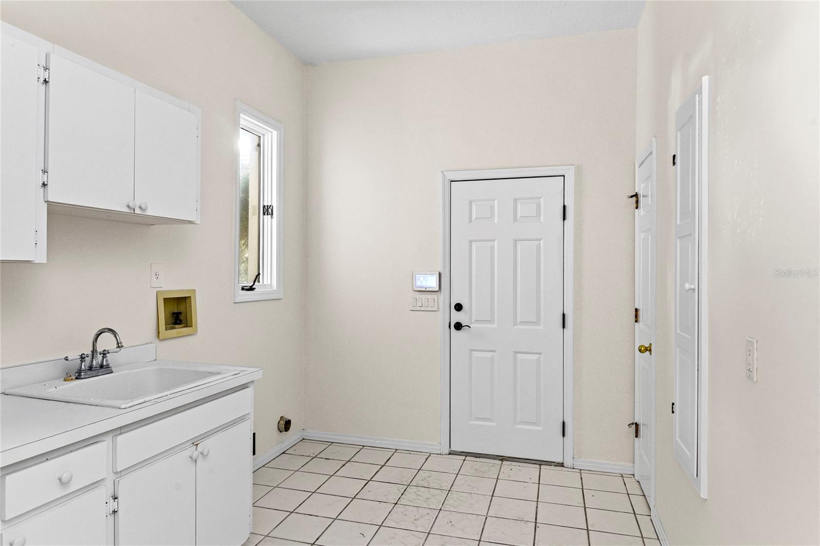 Image 36 of 44 For 519 Park North Court