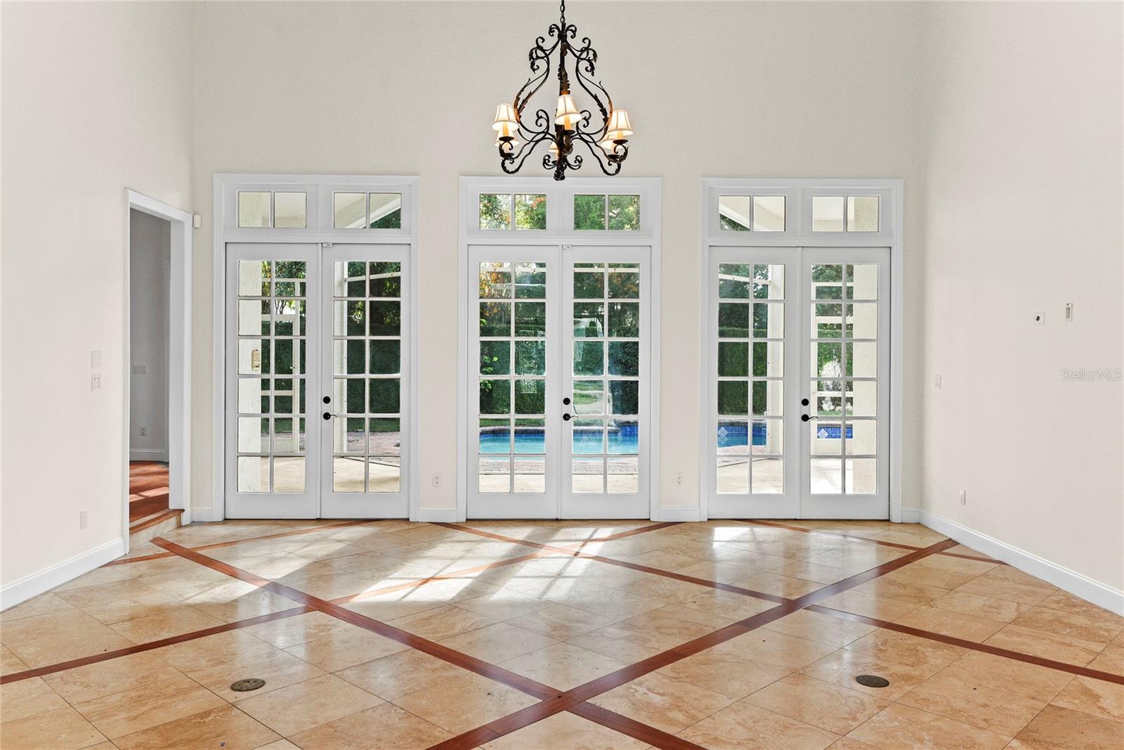 Image 4 of 44 For 519 Park North Court