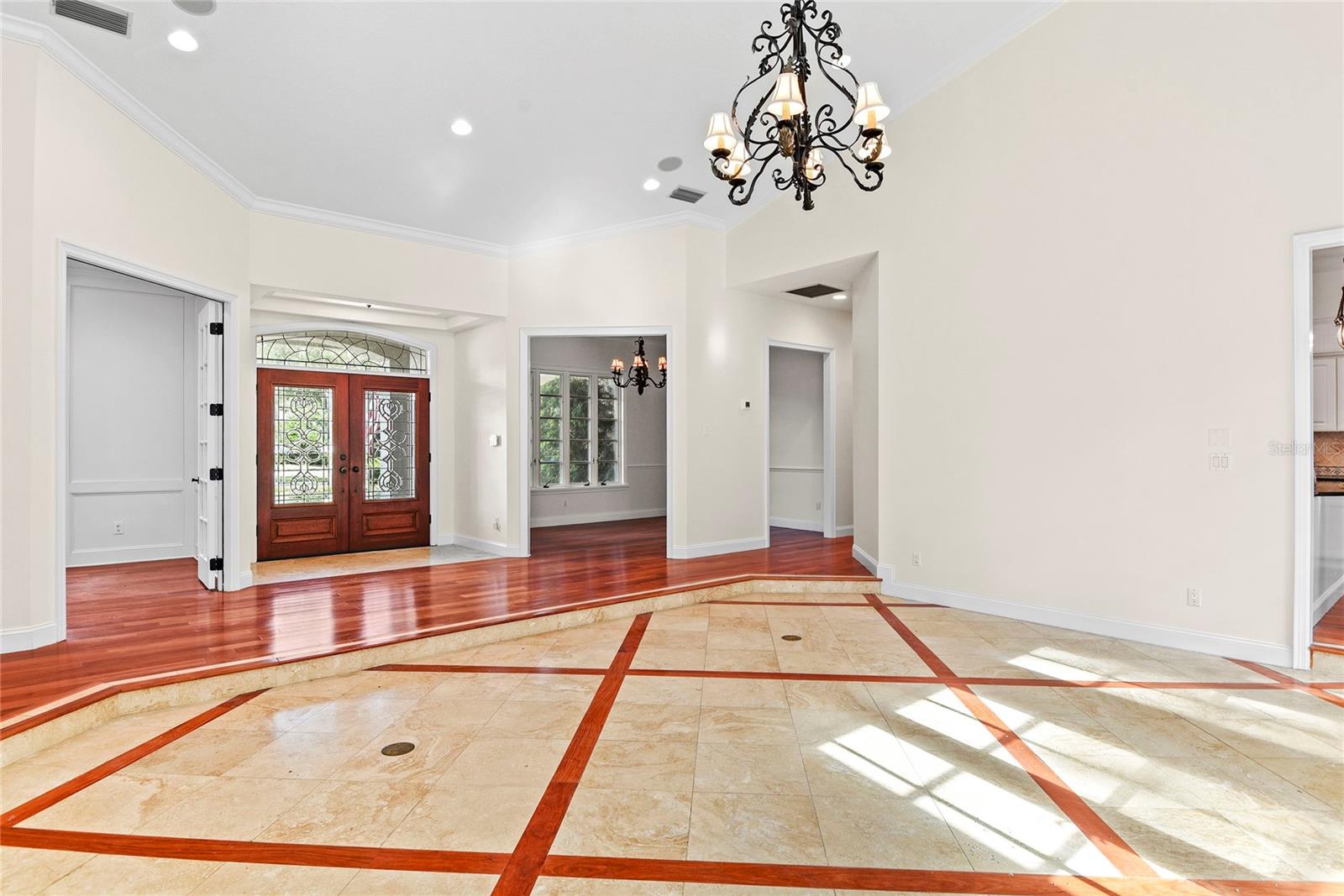 Image 7 of 44 For 519 Park North Court