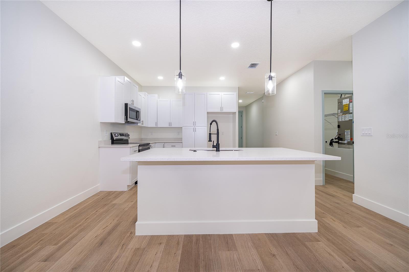 Image 6 of 27 For 1240 Votaw  