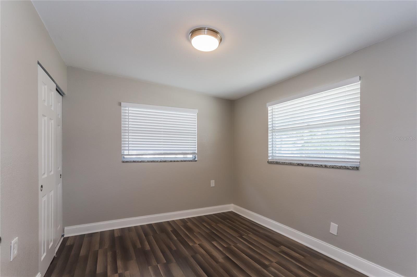 Image 10 of 16 For 1960 Cecil Street