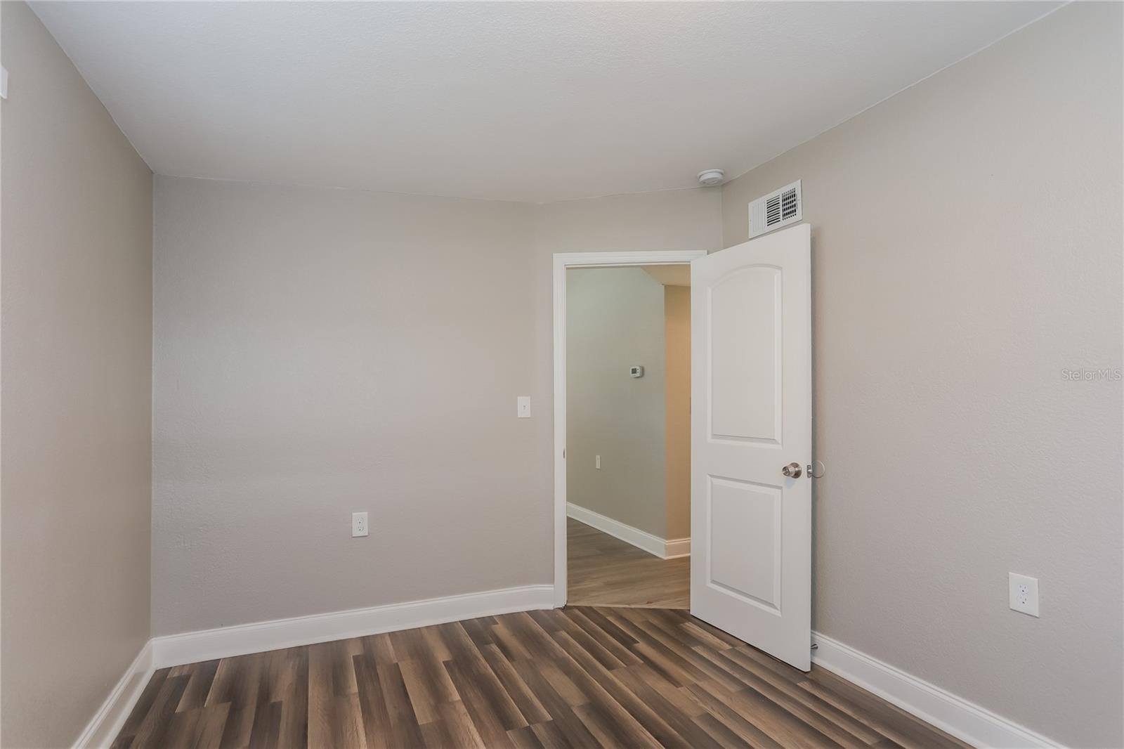 Image 11 of 16 For 1960 Cecil Street