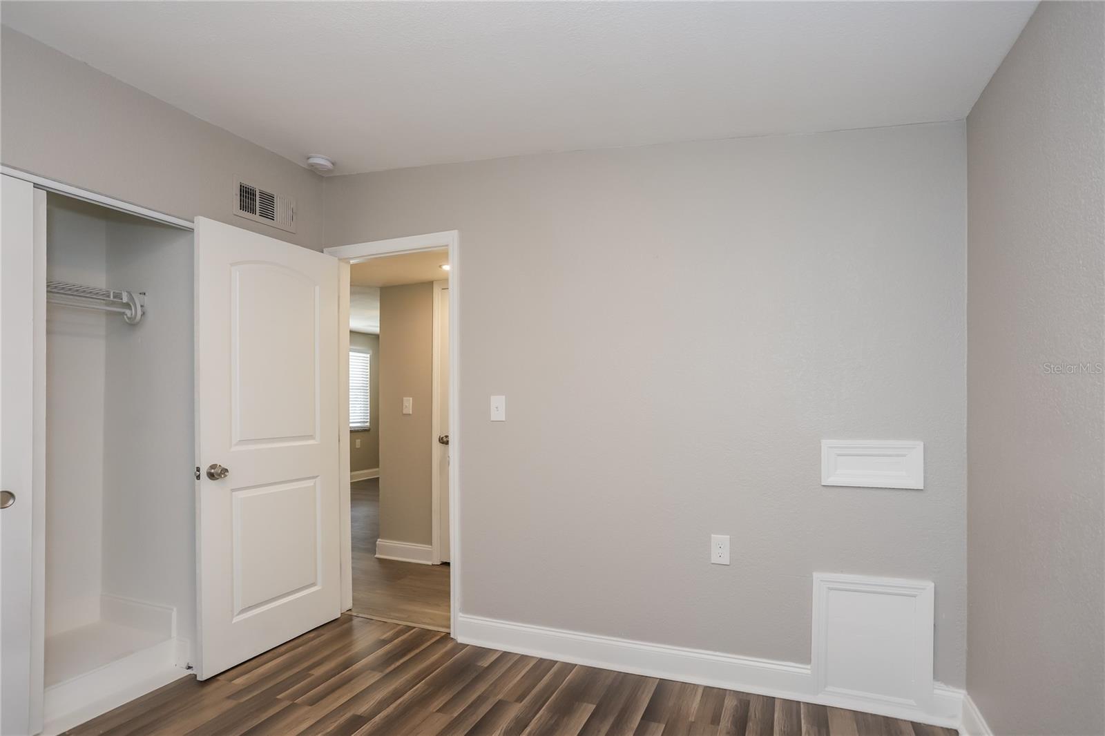 Image 13 of 16 For 1960 Cecil Street