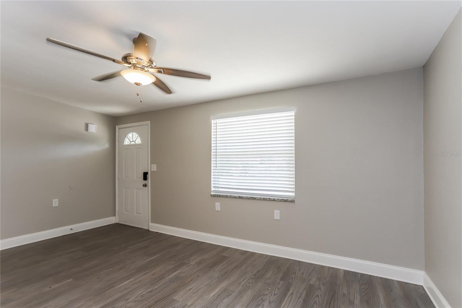 Image 2 of 16 For 1960 Cecil Street